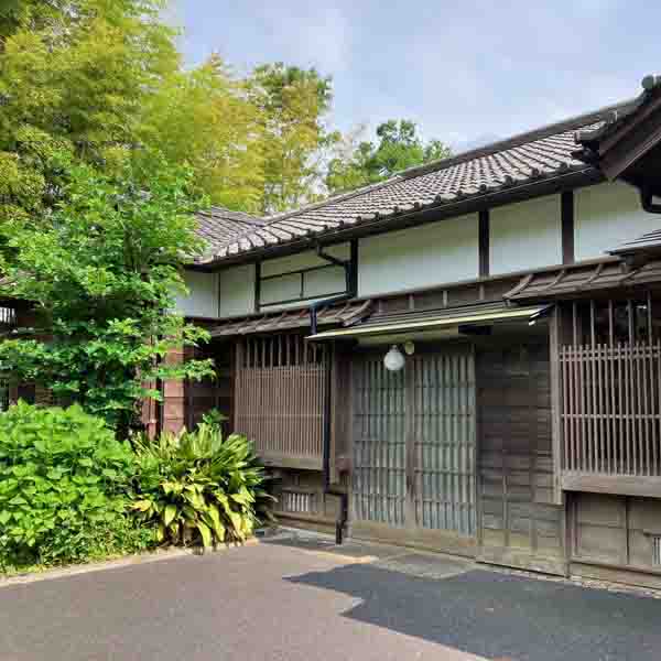 星と森と絵本の家 外観